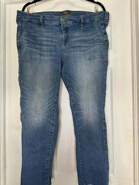 Torrid Vintage Stretch Crop Boyfriend Jeans Size 16